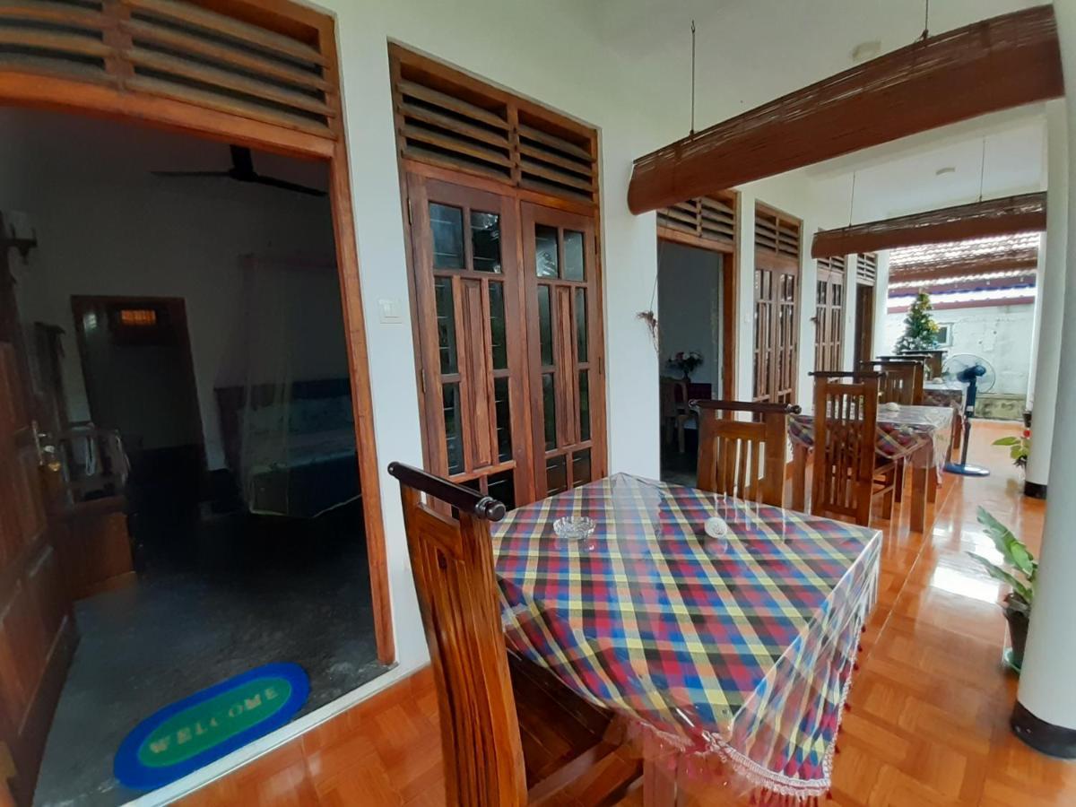 Sayura Beach Hotel Mirissa Exterior photo