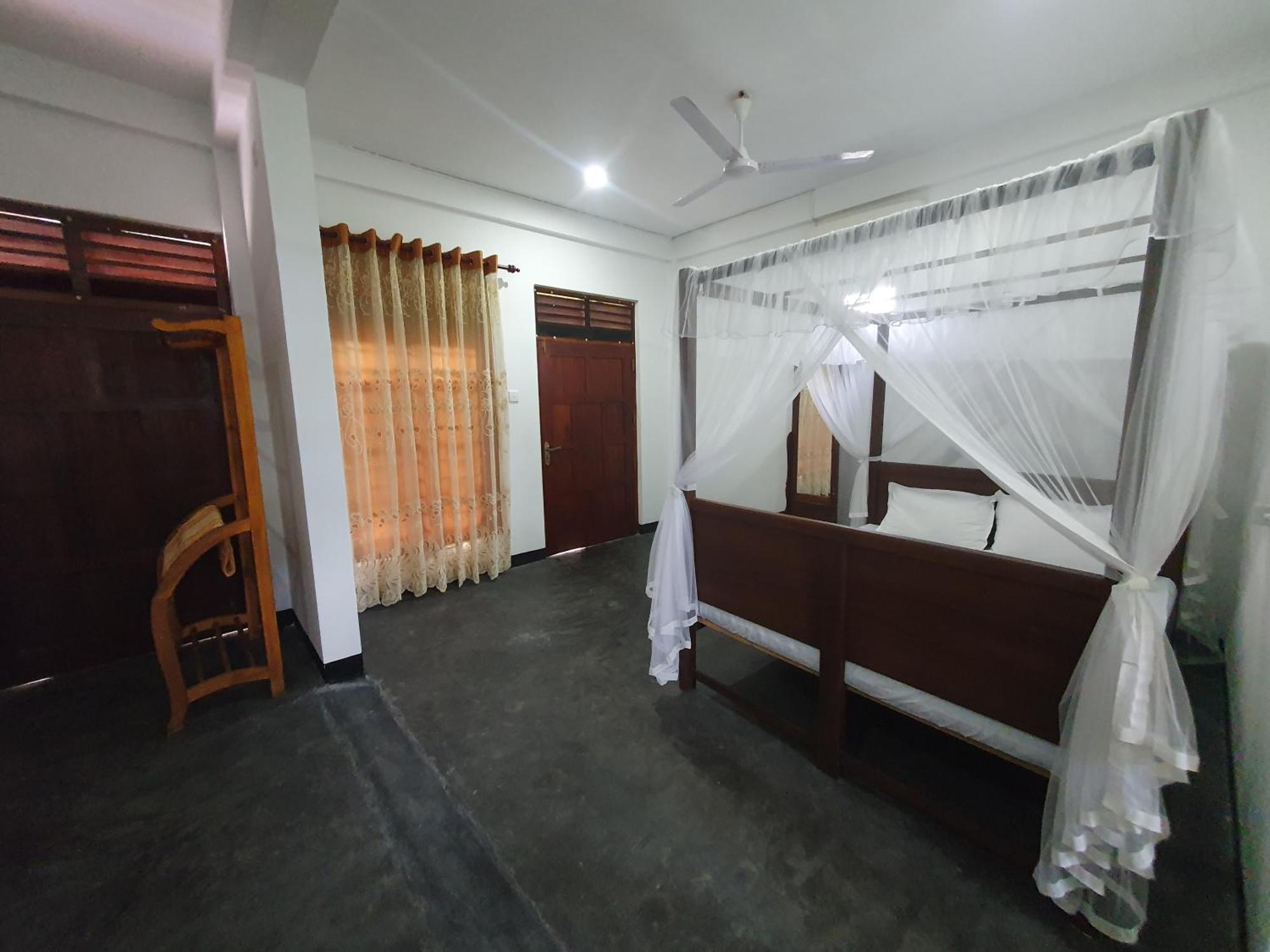 Sayura Beach Hotel Mirissa Exterior photo