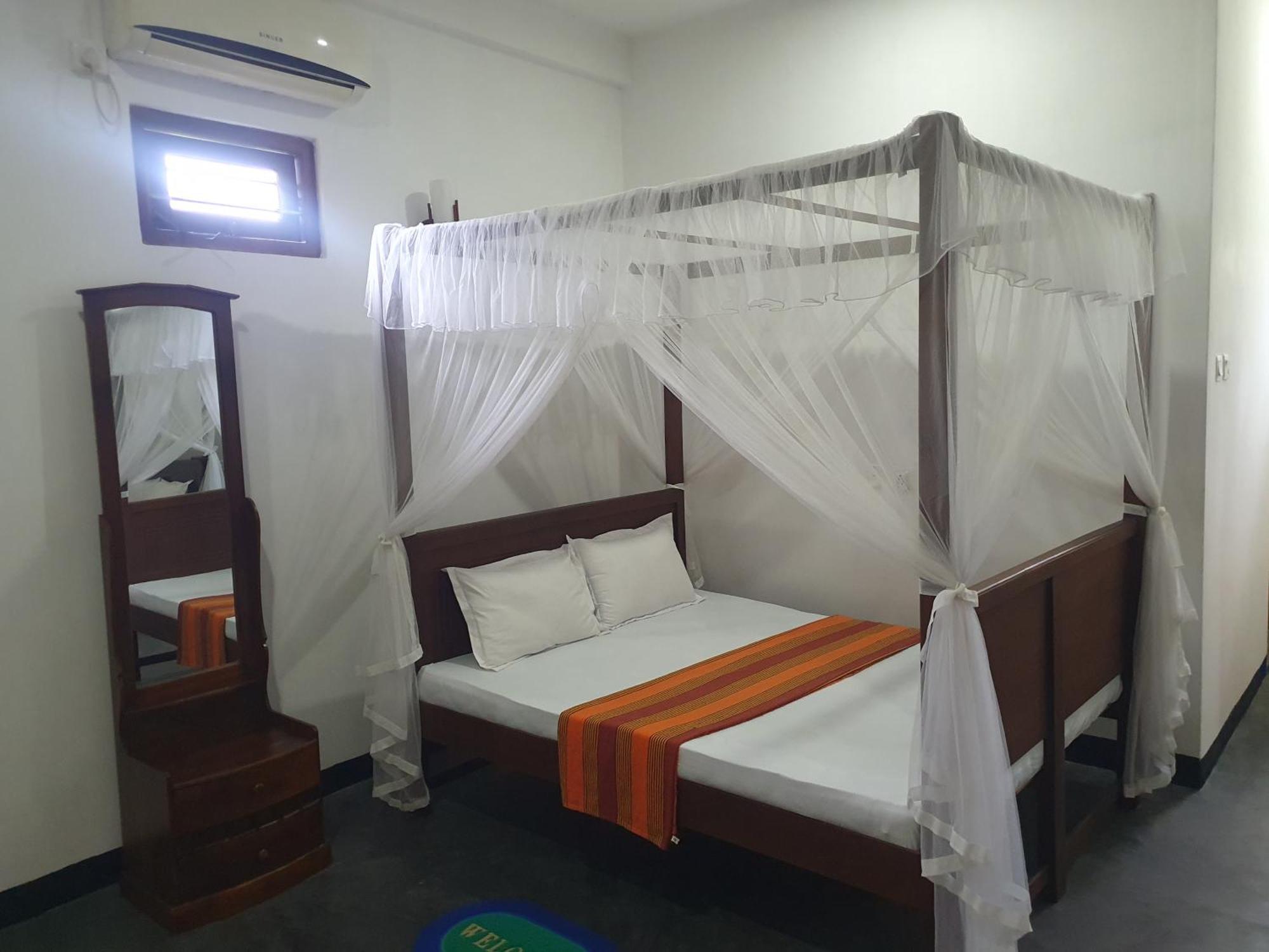 Sayura Beach Hotel Mirissa Exterior photo